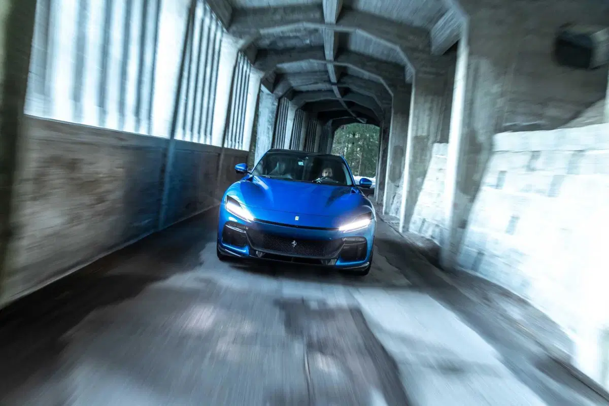 Ferrari Purosangue: ecco le foto sulla neve del test (26)