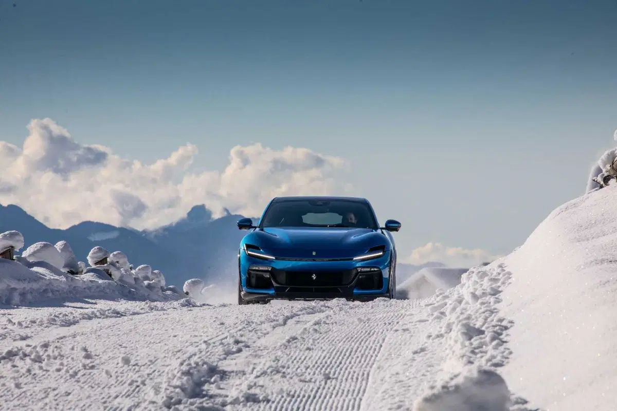 Ferrari Purosangue: ecco le foto sulla neve del test (34)