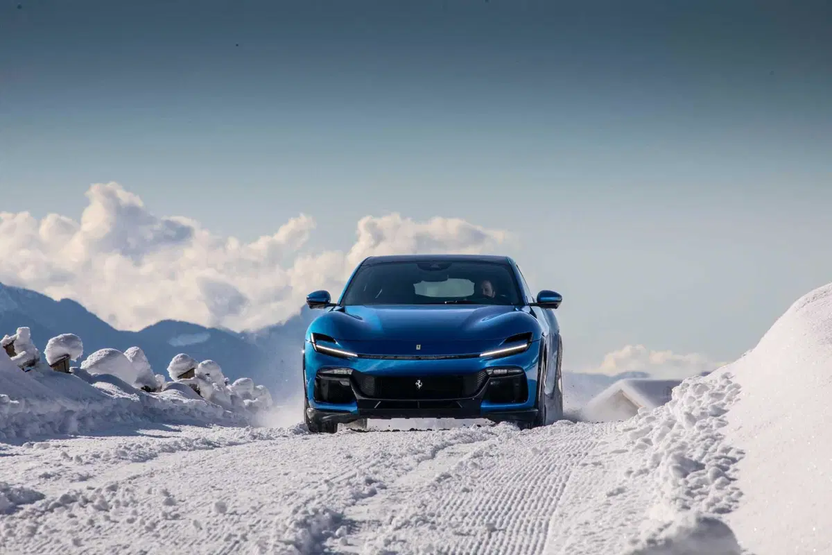 Ferrari Purosangue: ecco le foto sulla neve del test (36)