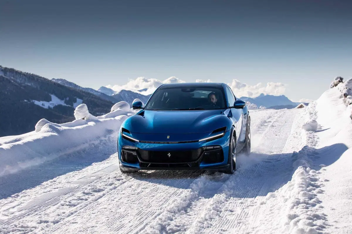 Ferrari Purosangue: ecco le foto sulla neve del test (38)