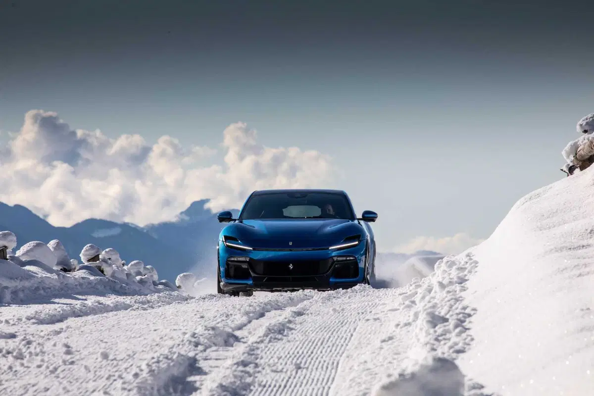 Ferrari Purosangue: ecco le foto sulla neve del test (39)