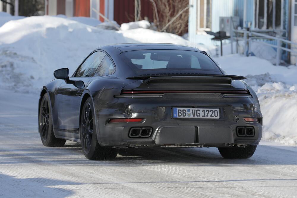 Porsche 911 Turbo 2024, ecco le foto spia del nuovo Facelift News