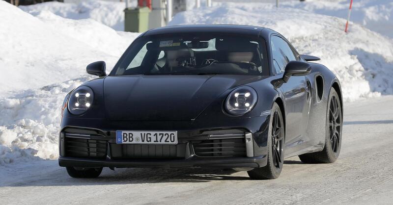 Porsche 911 Turbo 2024, ecco le foto spia del nuovo Facelift