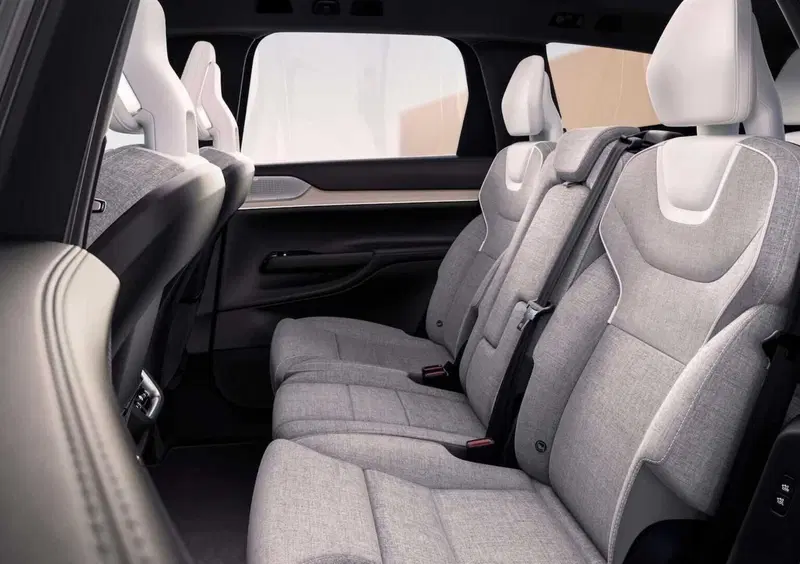 Volvo EX90 (13)