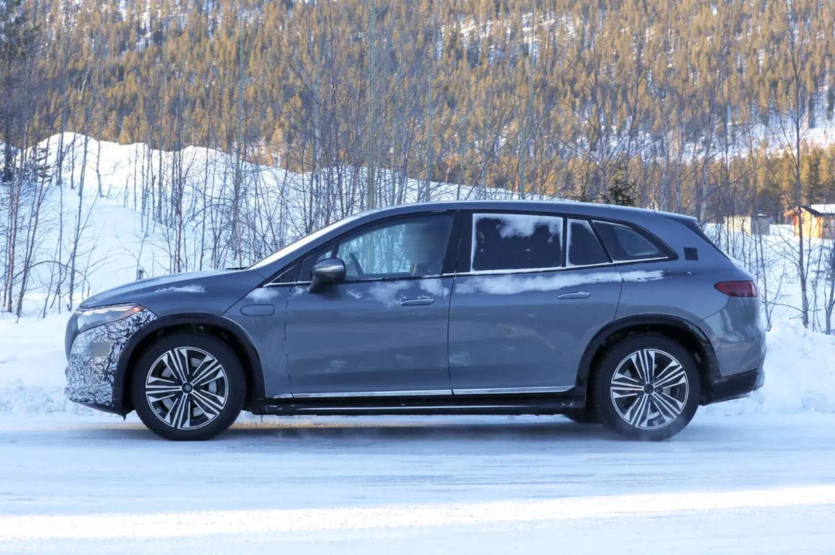Mercedes Maybach EQS, ecco il nuovo suv elettrico tedesco [Foto Spia] (6)