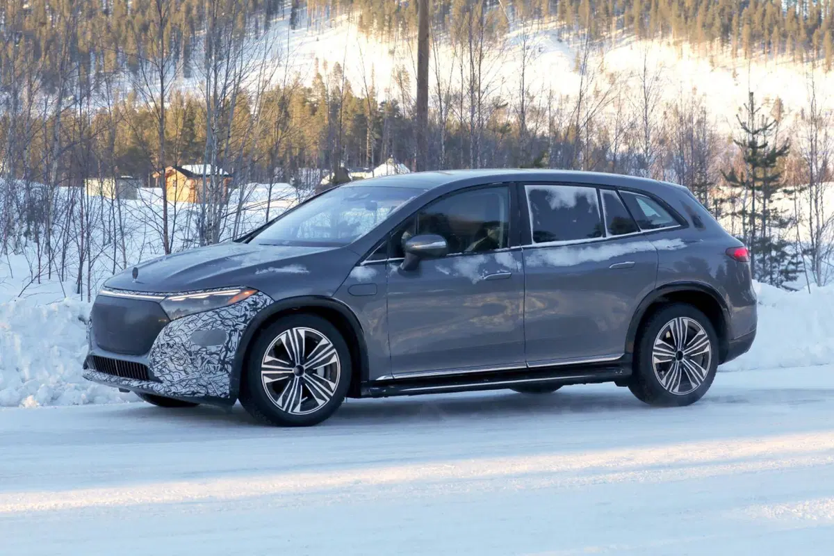 Mercedes Maybach EQS, ecco il nuovo suv elettrico tedesco [Foto Spia] (10)