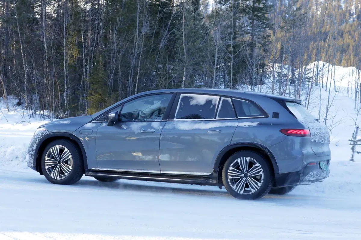 Mercedes Maybach EQS, ecco il nuovo suv elettrico tedesco [Foto Spia] (13)