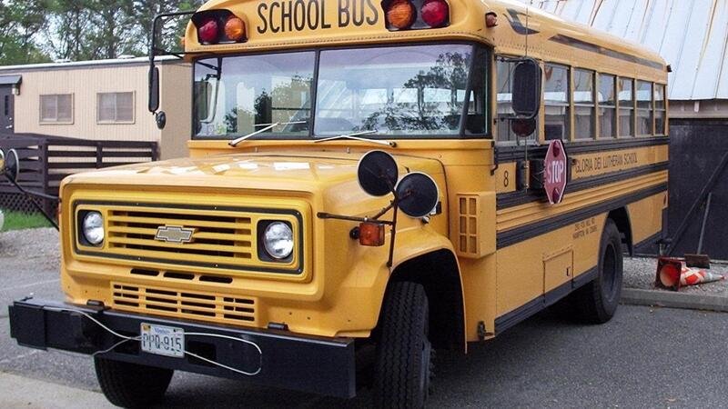 Cinture sugli scuolabus: da noi obbligatorie, negli USA no. Perch&eacute;?
