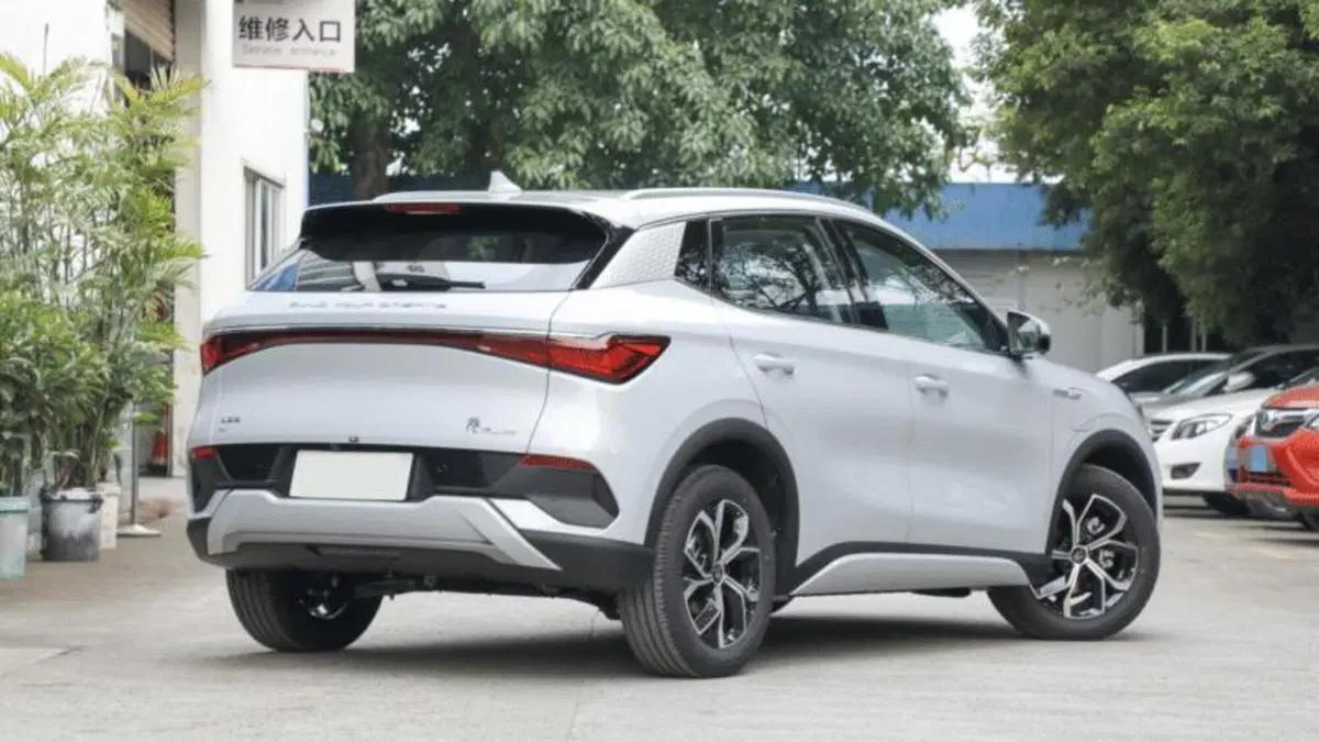 BYD Atto3: sarà lei la prima ad arrivare in Italia (e c'è già in UK)  (2)