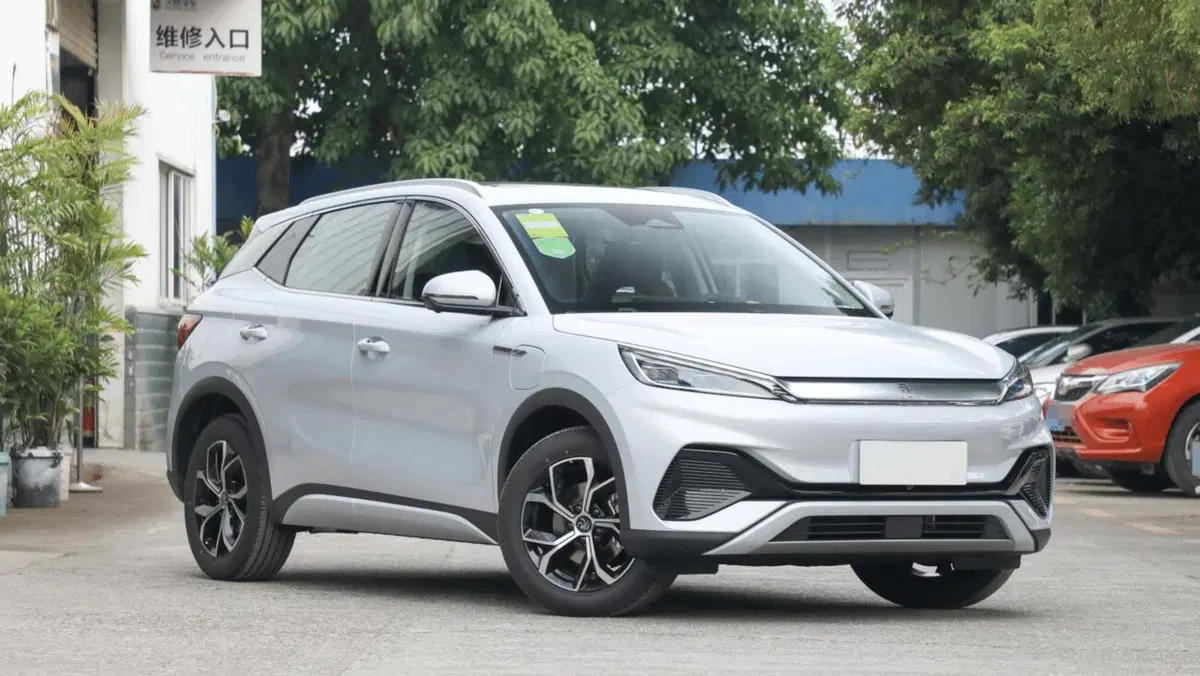 BYD Atto3: sarà lei la prima ad arrivare in Italia (e c'è già in UK)  (3)