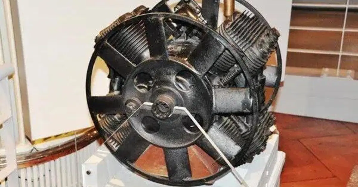 Il motore a "X8" di Henry Ford, bello e (quasi) impossibile