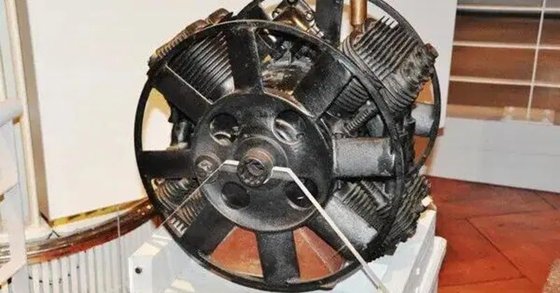 Il motore a "X8" di Henry Ford, bello e (quasi) impossibile