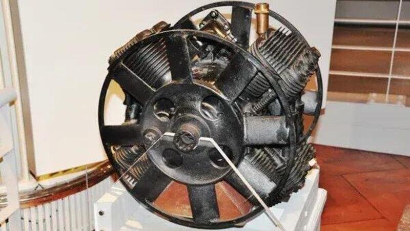 Il motore a &quot;X8&quot; di Henry Ford, bello e (quasi) impossibile