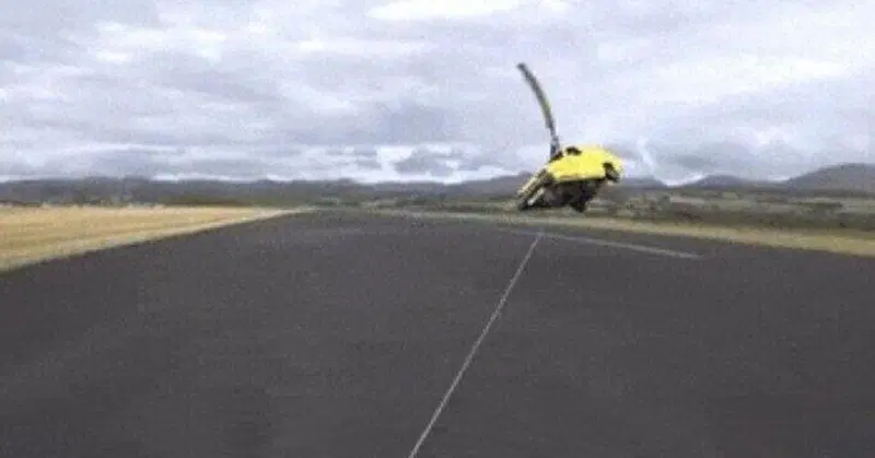 Di nuovo l'auto volante: questa idea finisce in un crash [VIDEO]