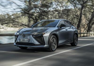 Lexus Rz 450e: va come una Tesla, ma vince per il lusso