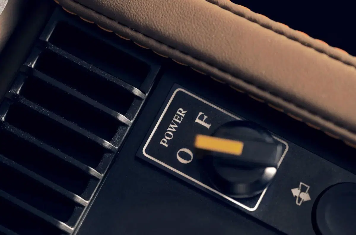 Ferrari Testarossa restomod da 325 km/h: Officine Fioravanti (4)