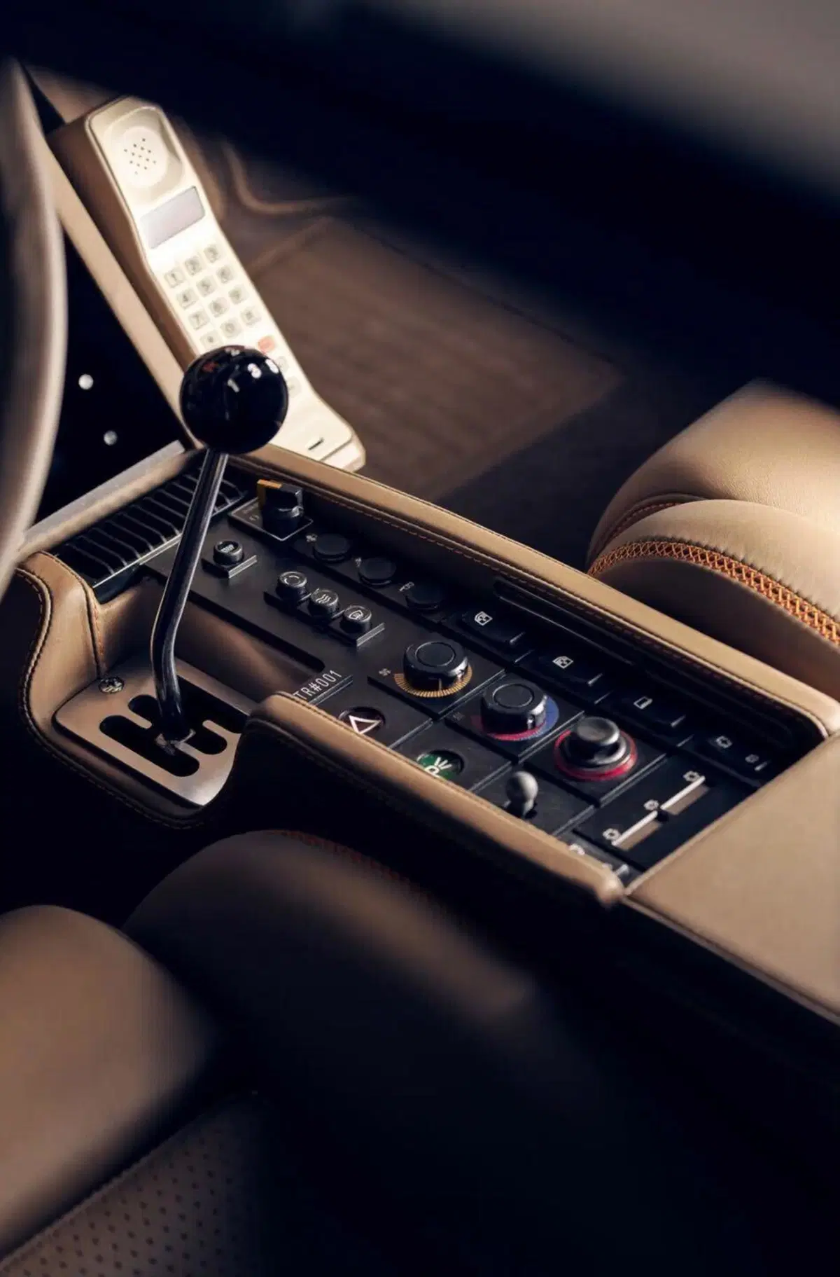 Ferrari Testarossa restomod da 325 km/h: Officine Fioravanti (16)
