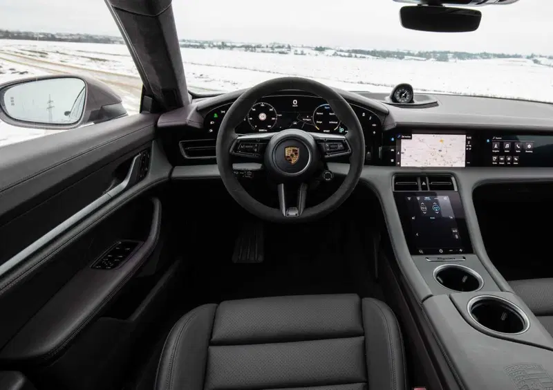 Porsche Taycan (2019-->>) (21)