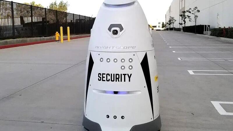Il robot-poliziotto che controlla i parcheggi