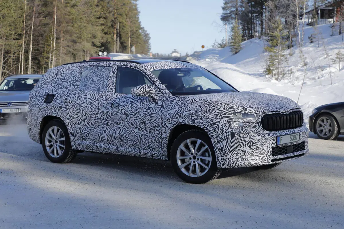 Nuova Skoda Kodiaq, l’ibrido sarà presente nei motori diesel e benzina [Foto Spia]