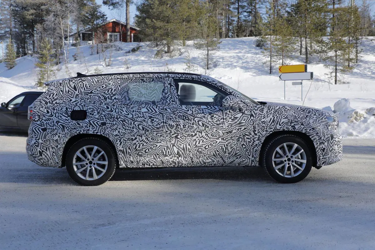 Nuova Skoda Kodiaq, l’ibrido sarà presente nei motori diesel e benzina [Foto Spia] (2)