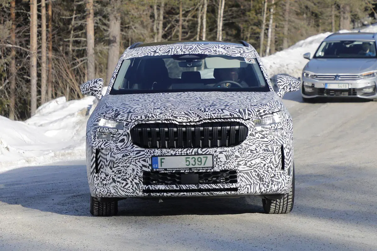 Nuova Skoda Kodiaq, l’ibrido sarà presente nei motori diesel e benzina [Foto Spia] (3)