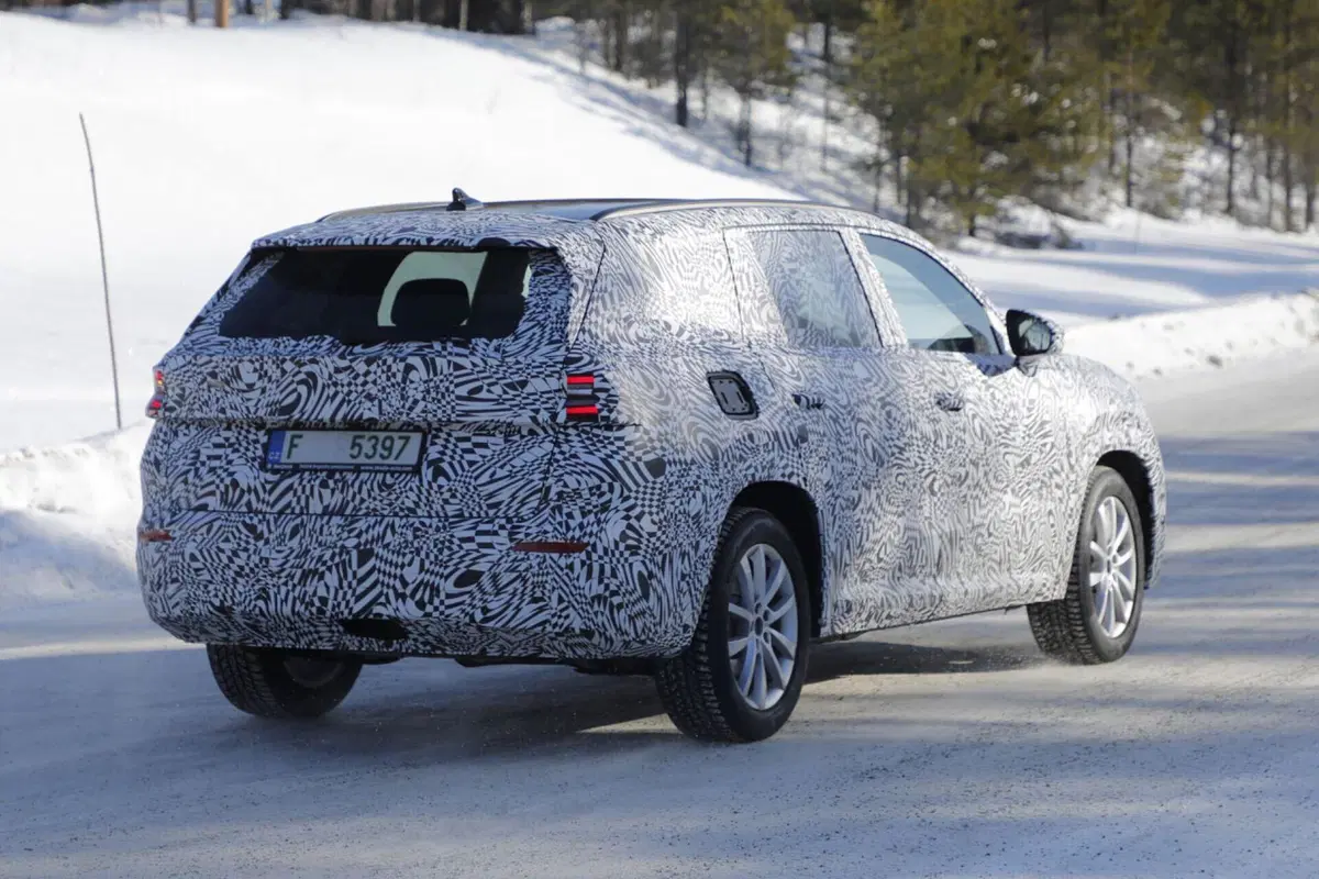 Nuova Skoda Kodiaq, l’ibrido sarà presente nei motori diesel e benzina [Foto Spia] (4)