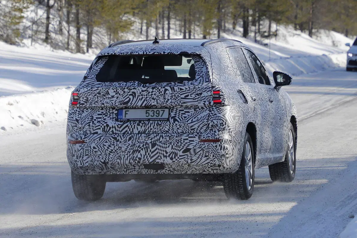 Nuova Skoda Kodiaq, l’ibrido sarà presente nei motori diesel e benzina [Foto Spia] (5)