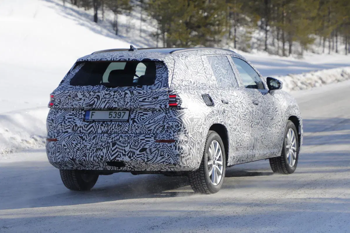 Nuova Skoda Kodiaq, l’ibrido sarà presente nei motori diesel e benzina [Foto Spia] (7)