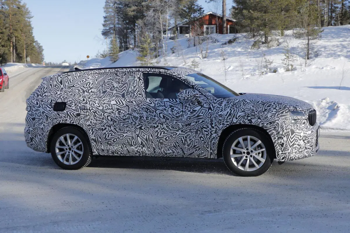 Nuova Skoda Kodiaq, l’ibrido sarà presente nei motori diesel e benzina [Foto Spia] (8)
