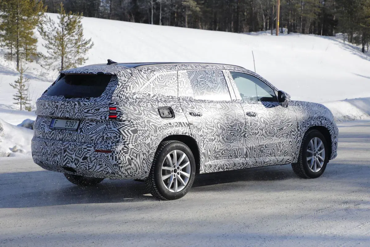 Nuova Skoda Kodiaq, l’ibrido sarà presente nei motori diesel e benzina [Foto Spia] (9)