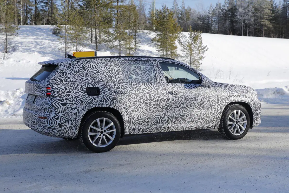 Nuova Skoda Kodiaq, l’ibrido sarà presente nei motori diesel e benzina [Foto Spia] (10)