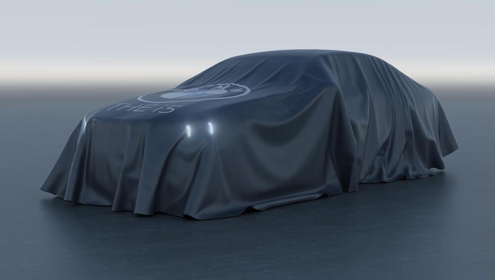 La nuova BMW Serie 5 ancora velata, arriva in ottobre