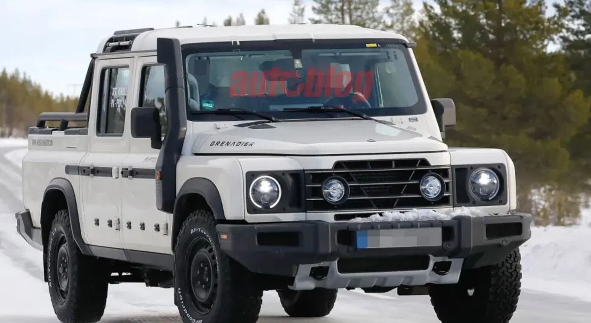 Ineos Grenadier, la versione pick-up è stata avvistata [Foto Spia]