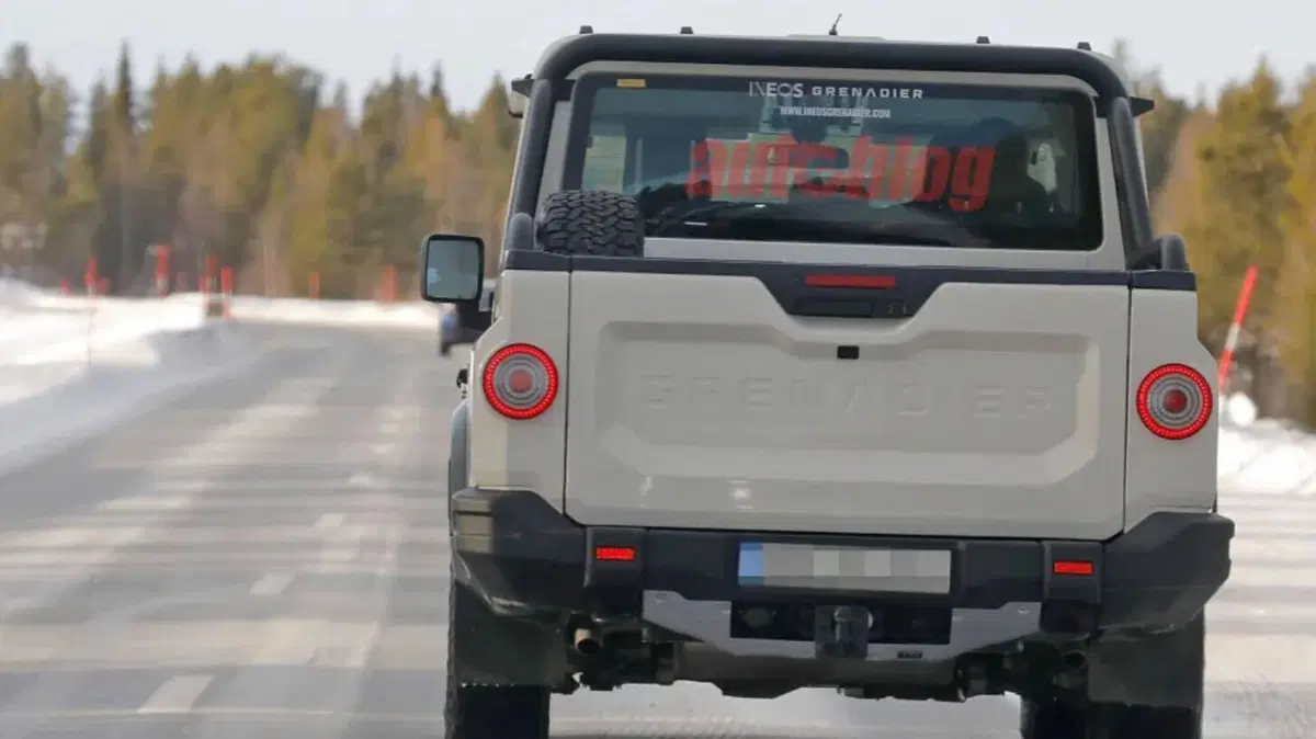 Ineos Grenadier, la versione pick-up è stata avvistata [Foto Spia] (6)