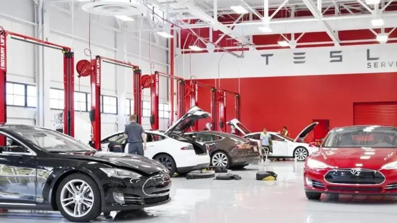 L'Antitrust indaga Tesla in California: monopolizza ricambi e riparazioni