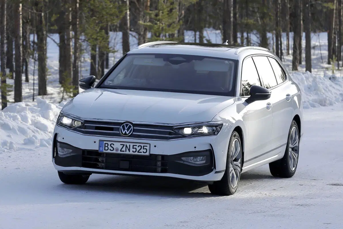 Volkswagen Passat, il restyling sta arrivando [Foto Spia] (6)