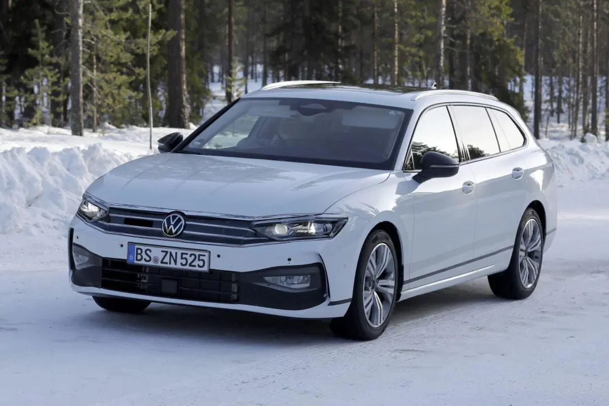 Volkswagen Passat, il restyling sta arrivando [Foto Spia] (16)