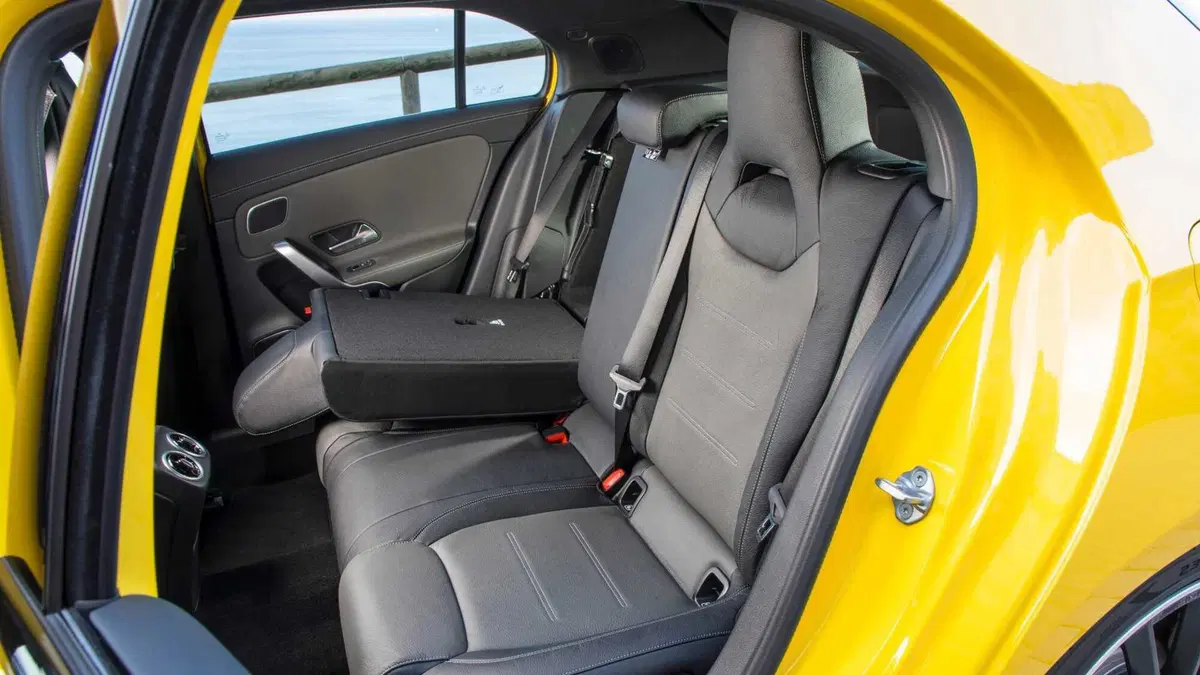Mercedes-Benz Classe A 35 AMG 4Matic (10)