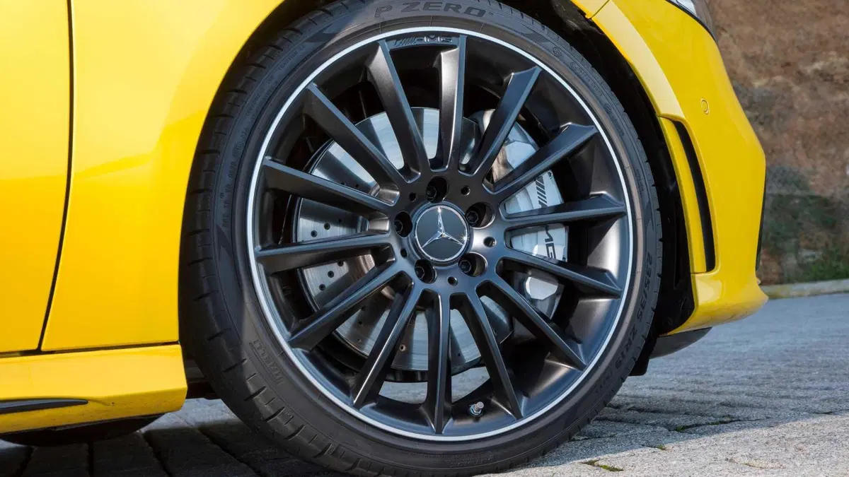 Mercedes-Benz Classe A 35 AMG 4Matic (14)