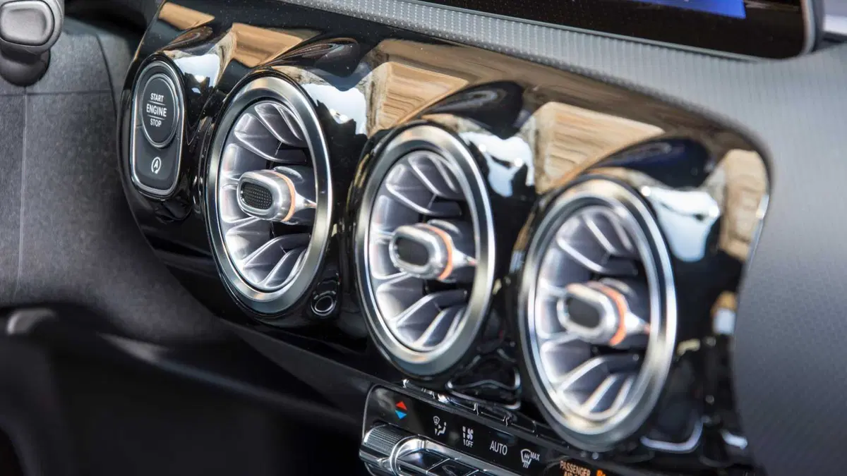 Mercedes-Benz Classe A 35 AMG 4Matic (16)
