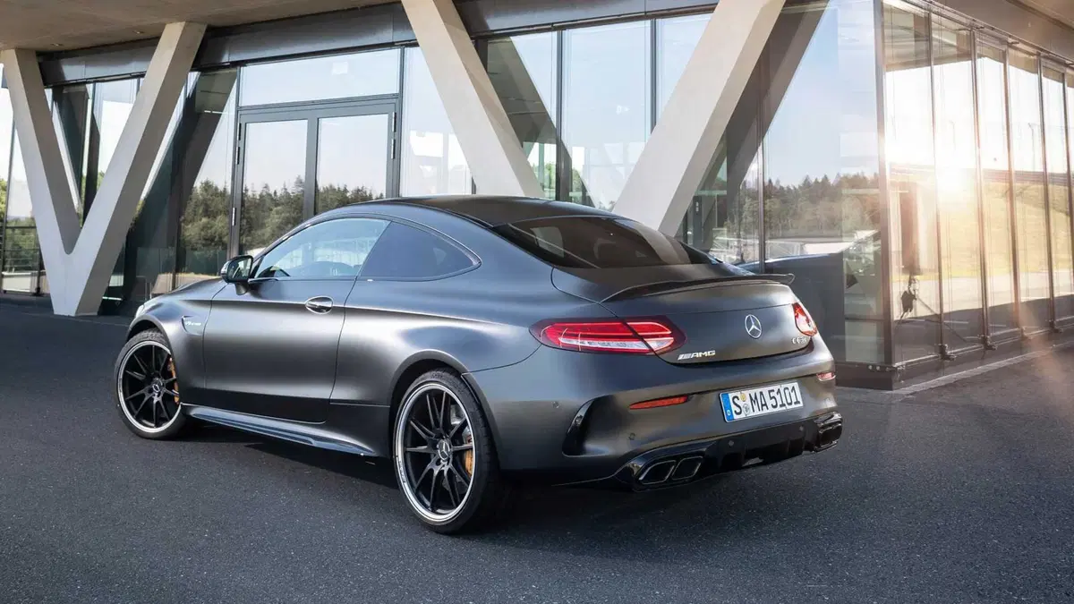 Mercedes-Benz Classe C Coupé 63 AMG Coupé S (3)