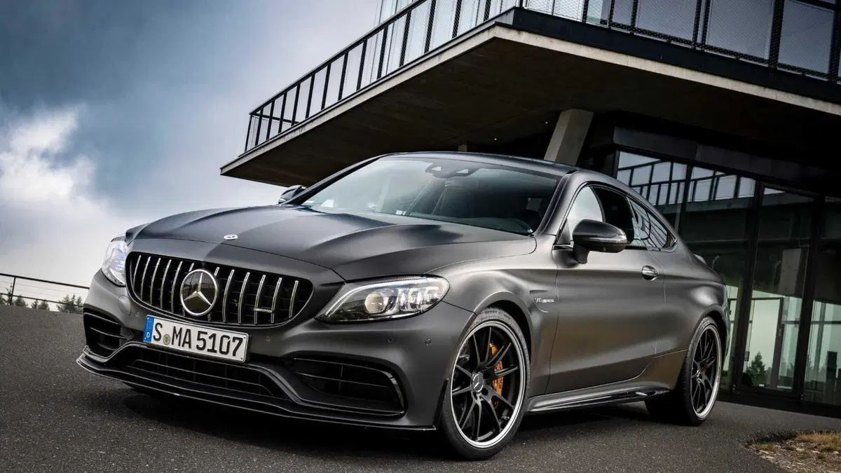 Mercedes-Benz Classe C Coupé 63 AMG Coupé S (2)