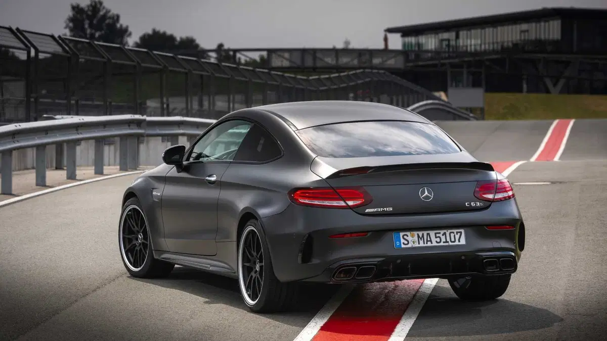Mercedes-Benz Classe C Coupé 63 AMG Coupé S (4)