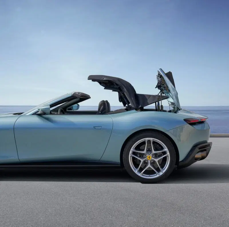L'apertura della capote elettrica della Ferrari Roma &egrave; in 13,5 secondi