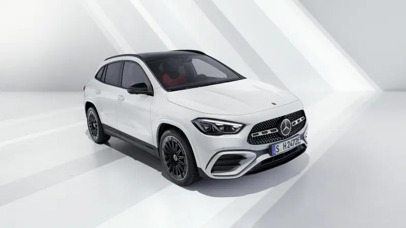 Mercedes GLA restyling, ecco cosa cambia [VIDEO]