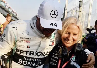 Formula 1: Lewis Hamilton, lascia la sua storica fisioterapista Angela Cullen