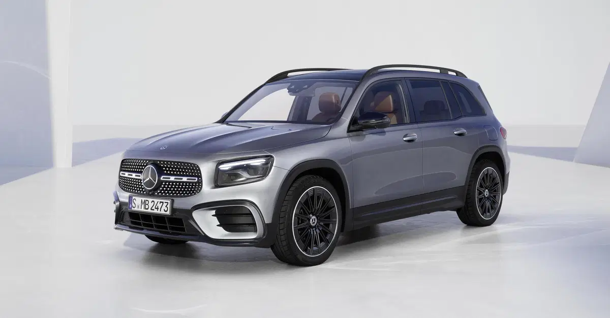 Mercedes GLB 2023, il restyling di met&agrave; carriera rinnova il look