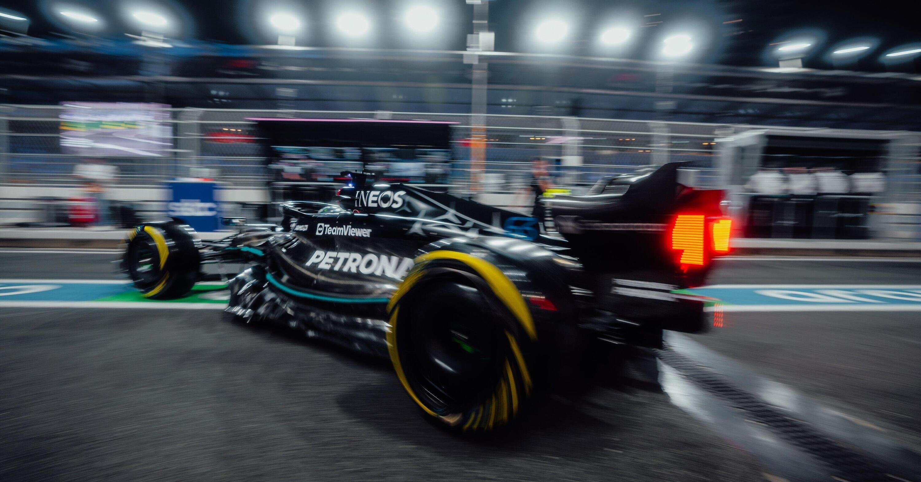 F1, GP Arabia Saudita 2023, Mercedes spende il venerd&igrave; per conoscere la W14