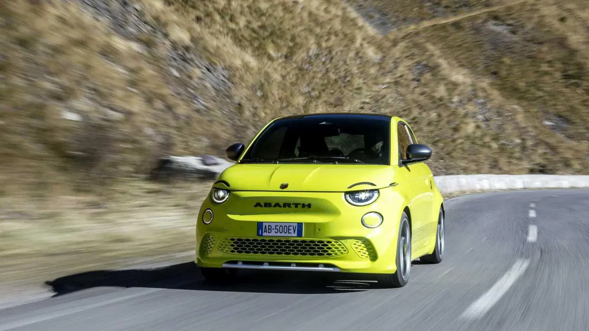 Abarth 500e (3)